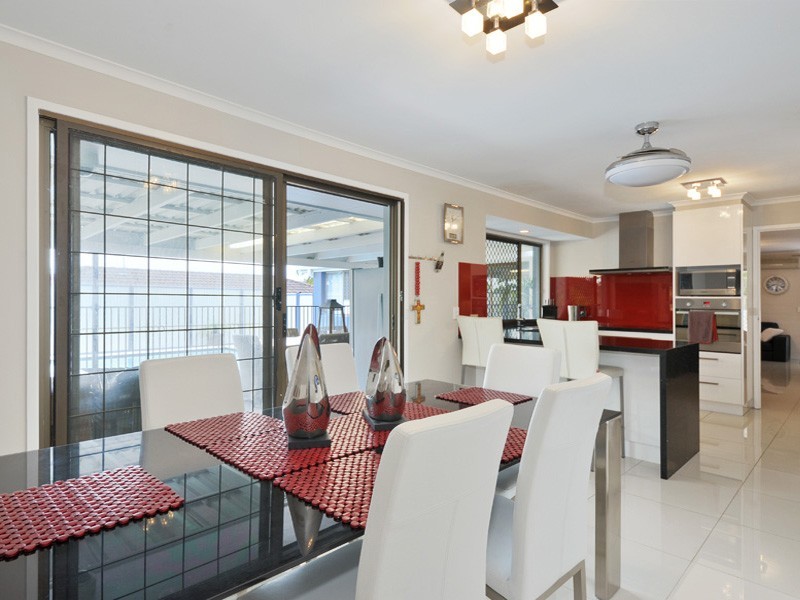 97 Scrub Road, Carindale QLD 4152