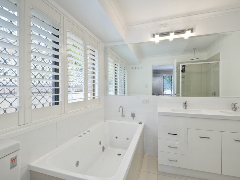 97 Scrub Road, Carindale QLD 4152