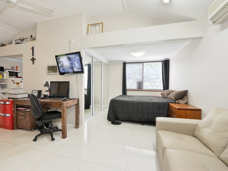 97 Scrub Road, Carindale QLD 4152