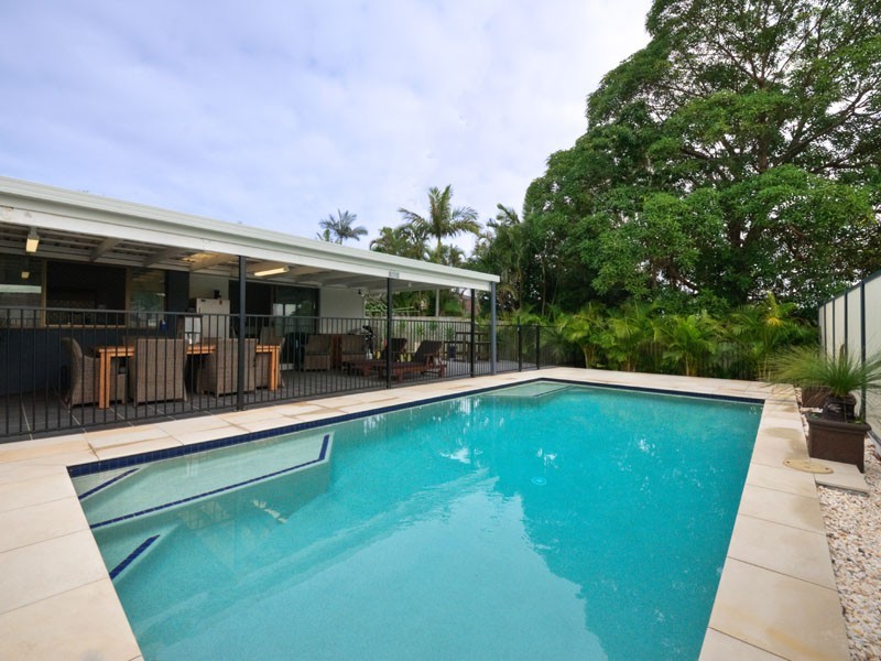 97 Scrub Road, Carindale QLD 4152