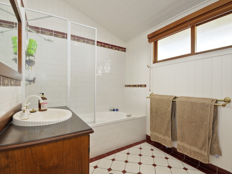 11 Halland Tce, Camp Hill QLD 4152