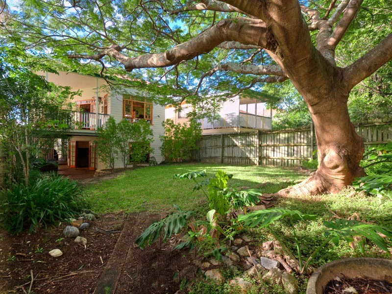 11 Halland Tce, Camp Hill QLD 4152