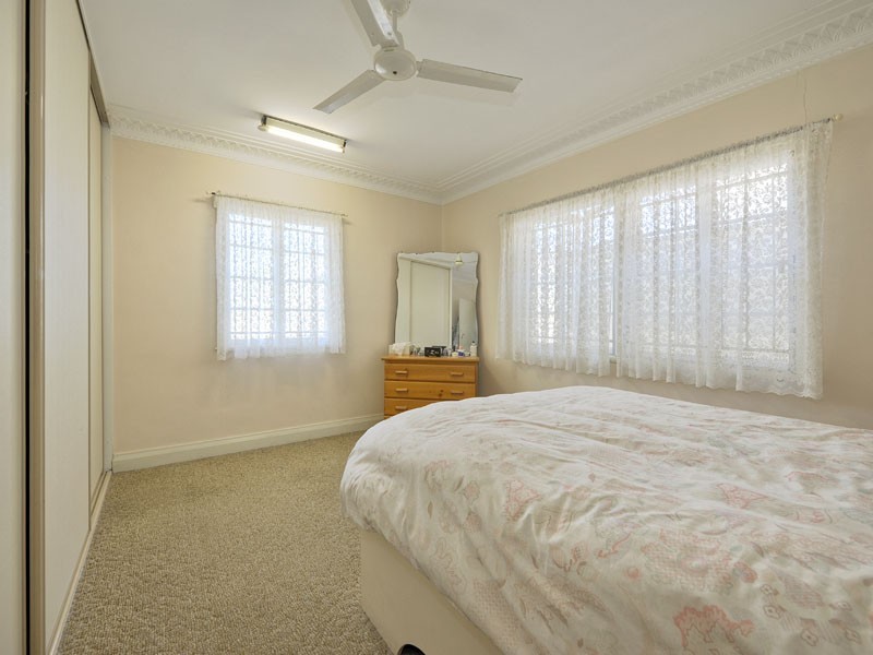 84 Sydney Avenue, Camp Hill QLD 4152