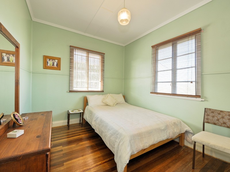 84 Sydney Avenue, Camp Hill QLD 4152