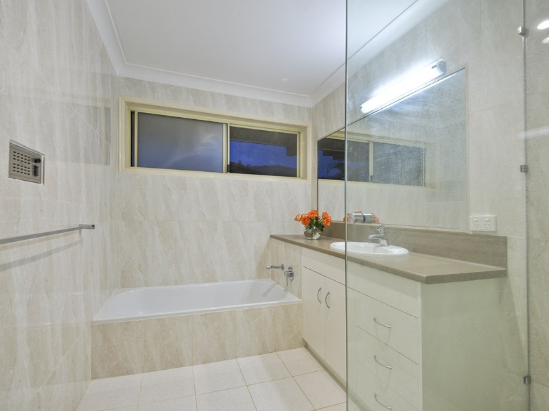 6 Myola Court, Carindale QLD 4152