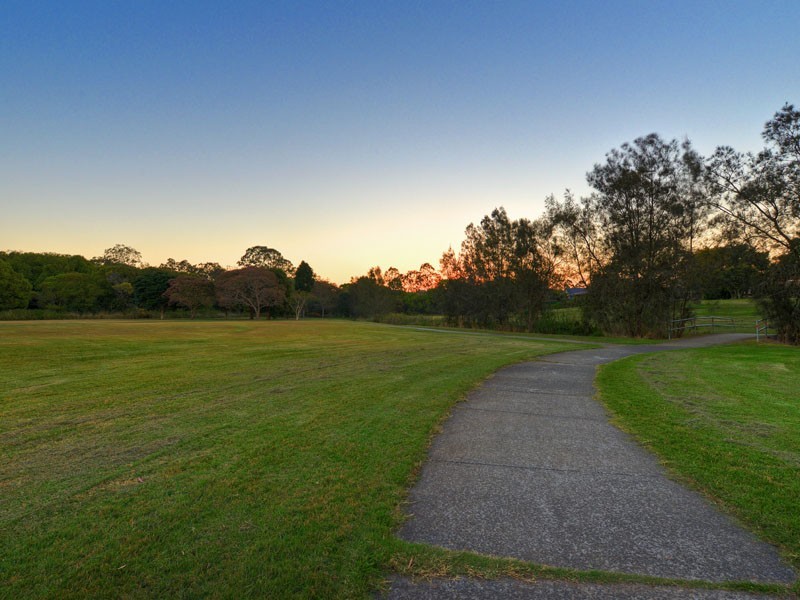 17 Merion Place, Carindale QLD 4152