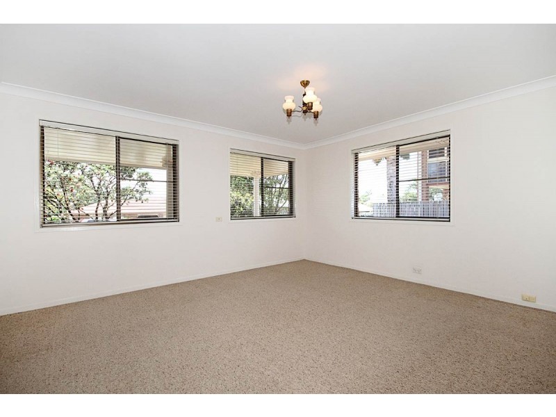 18 Lindisfarne Street, Carindale QLD 4152