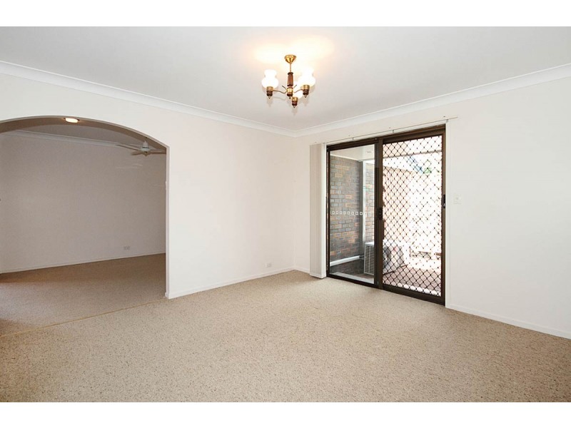 18 Lindisfarne Street, Carindale QLD 4152