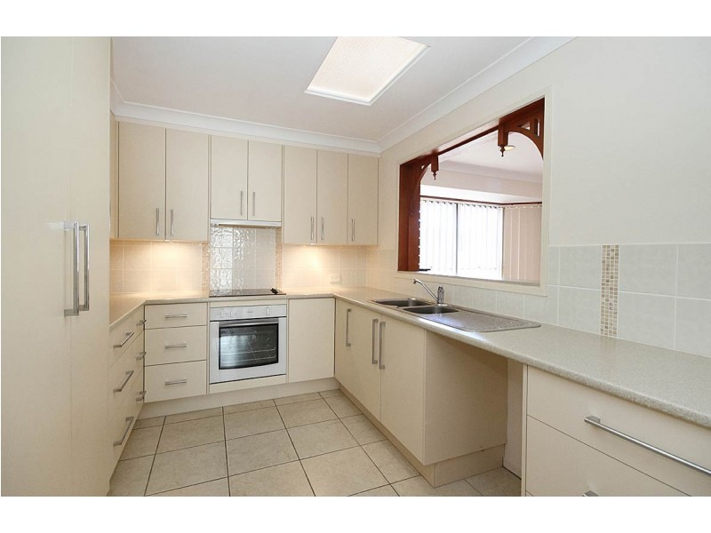 18 Lindisfarne Street, Carindale QLD 4152