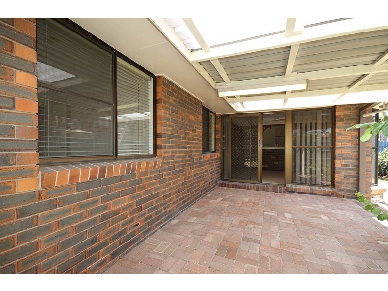 18 Lindisfarne Street, Carindale QLD 4152