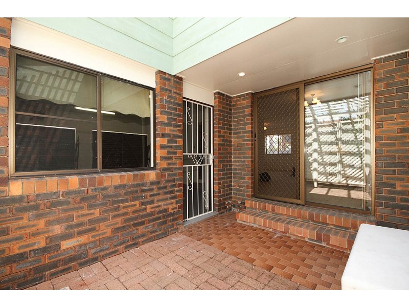 18 Lindisfarne Street, Carindale QLD 4152