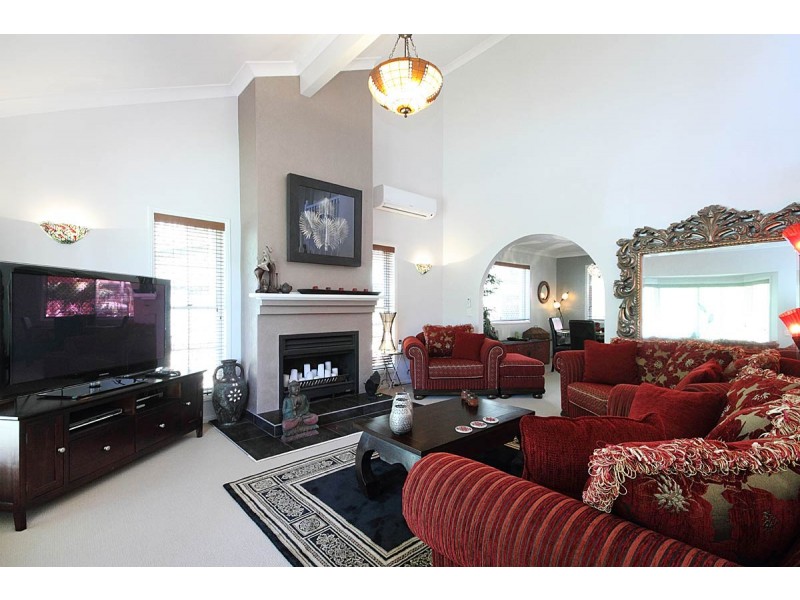 138 Kilmorey Street, Carindale QLD 4152