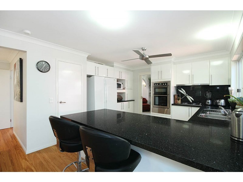 138 Kilmorey Street, Carindale QLD 4152