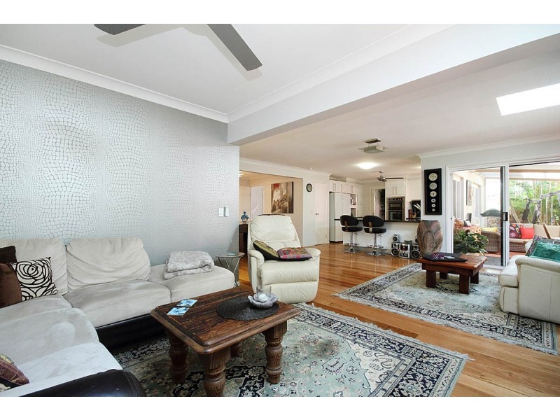 138 Kilmorey Street, Carindale QLD 4152