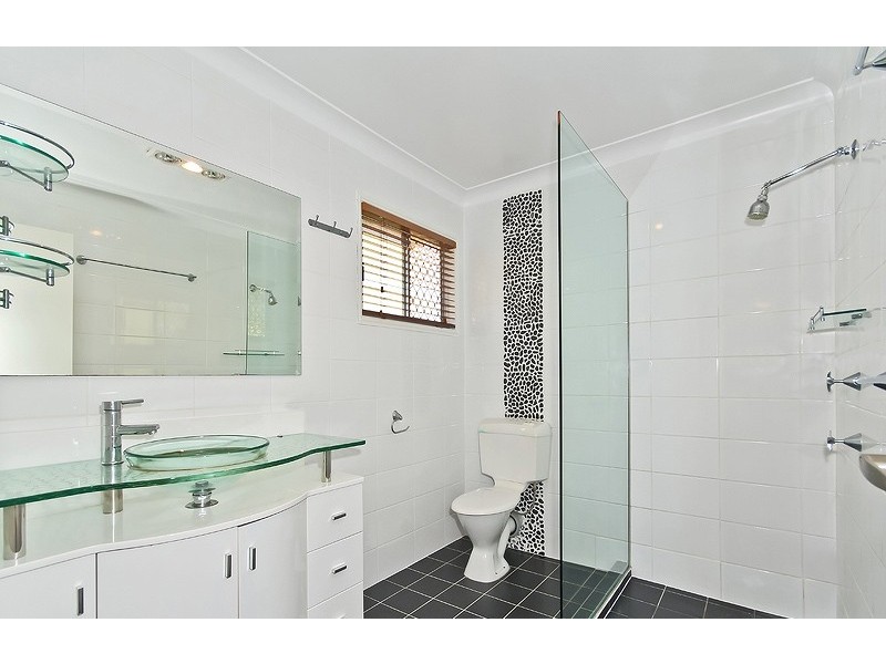 138 Kilmorey Street, Carindale QLD 4152