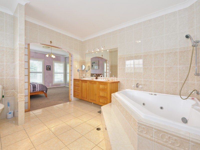 38 Woodland Street, Carindale QLD 4152