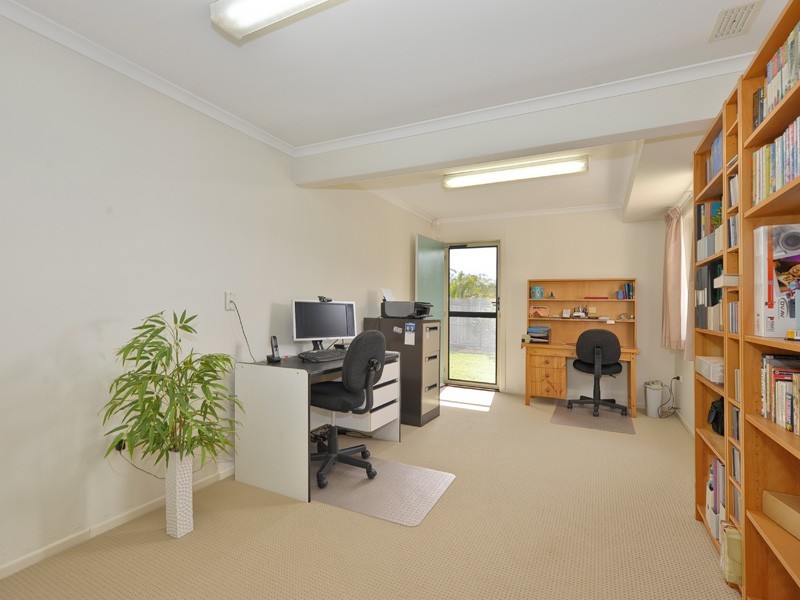 3 Monet Cr, Mackenzie QLD 4156