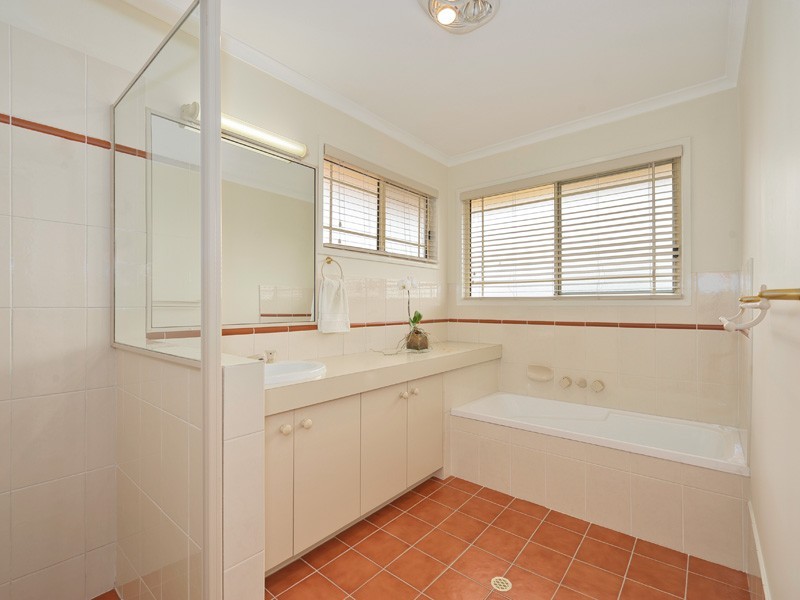 3 Monet Cr, Mackenzie QLD 4156