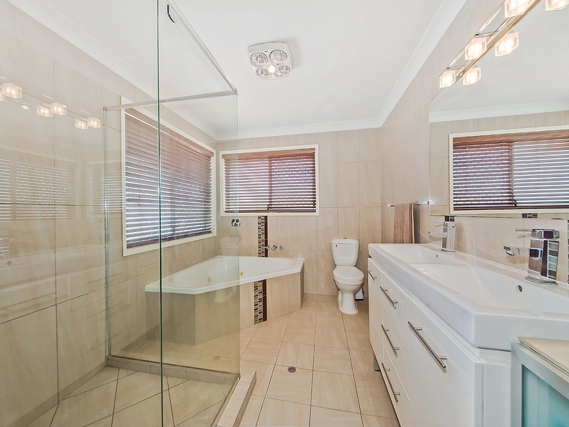 107 Cribb Road, Carindale QLD 4152