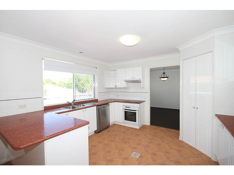 8 Ruisdael Place, Mackenzie QLD 4156