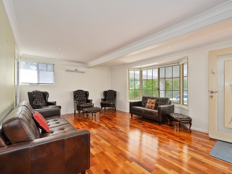 24 Avenell Street, Wishart QLD 4122