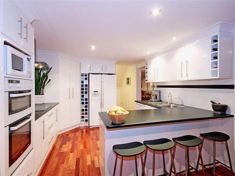 24 Avenell Street, Wishart QLD 4122