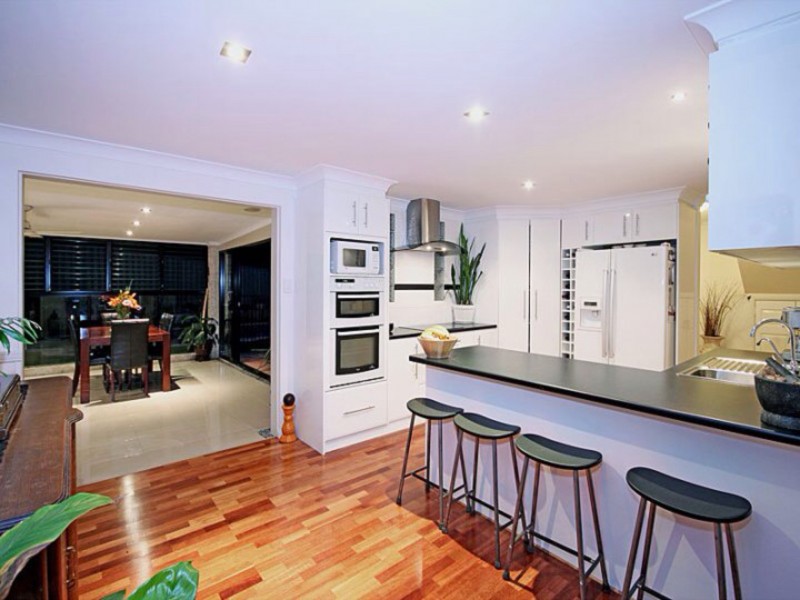 24 Avenell Street, Wishart QLD 4122