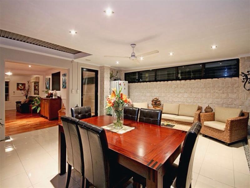 24 Avenell Street, Wishart QLD 4122