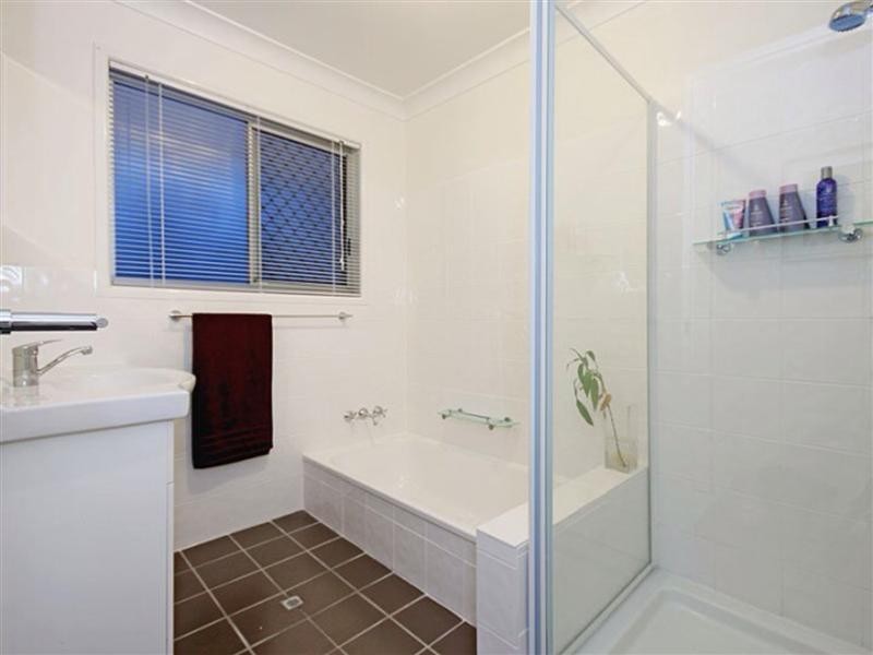 24 Avenell Street, Wishart QLD 4122