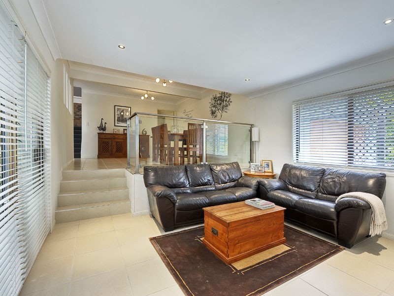 3 Oxford Close, Carindale QLD 4152