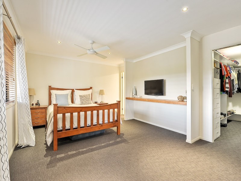 3 Oxford Close, Carindale QLD 4152