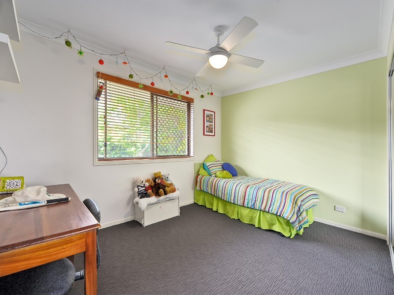 3 Oxford Close, Carindale QLD 4152