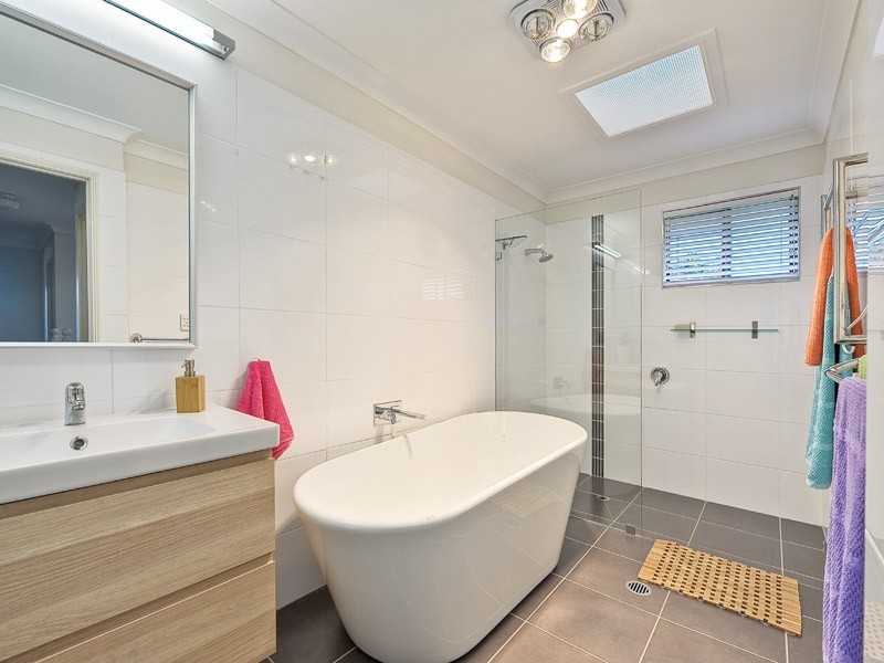 3 Oxford Close, Carindale QLD 4152