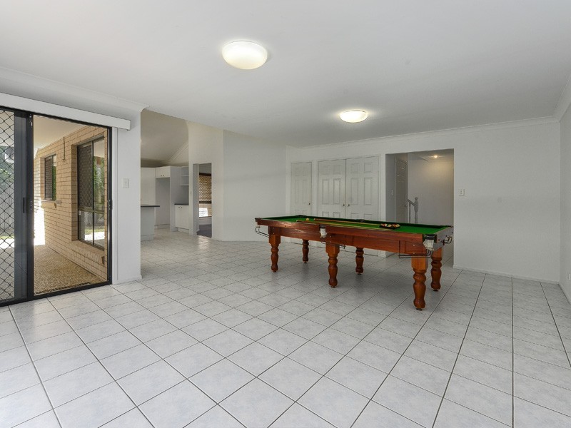 56 Oakley Street, Carindale QLD 4152