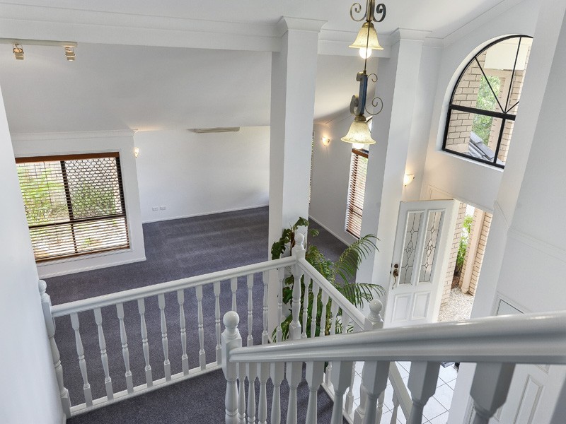 56 Oakley Street, Carindale QLD 4152