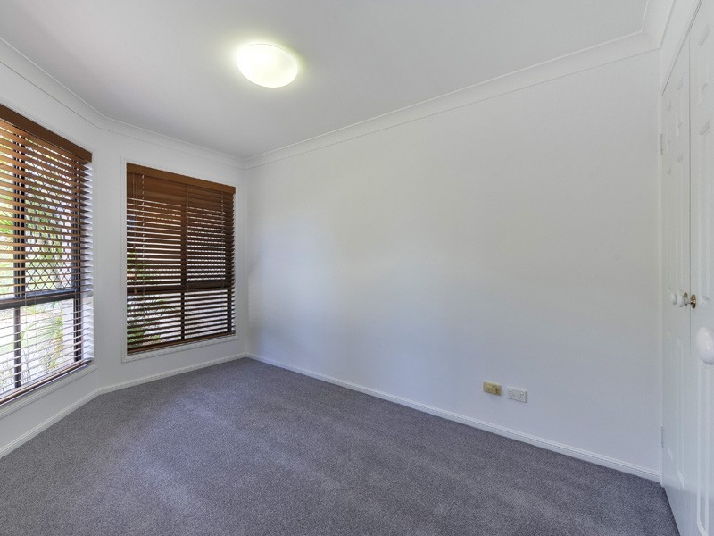 56 Oakley Street, Carindale QLD 4152