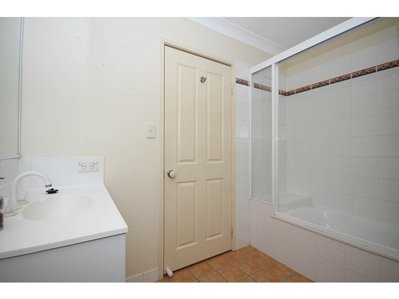 16 Hart Close, Mackenzie QLD 4156