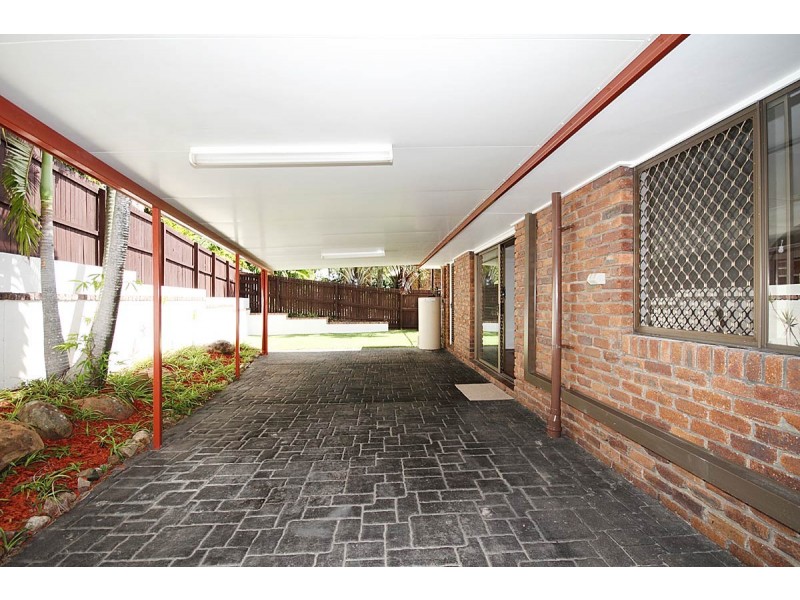 405 Winstanley Street, Carindale QLD 4152