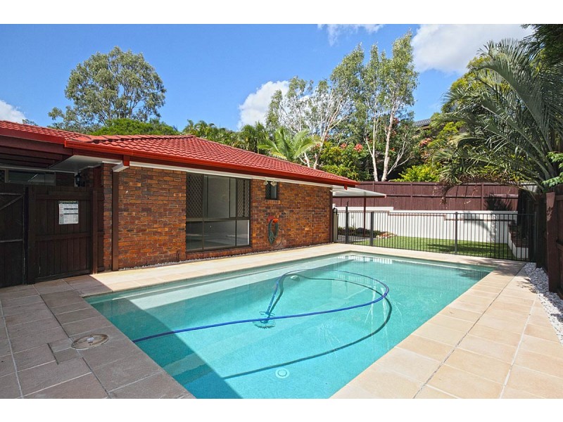 405 Winstanley Street, Carindale QLD 4152