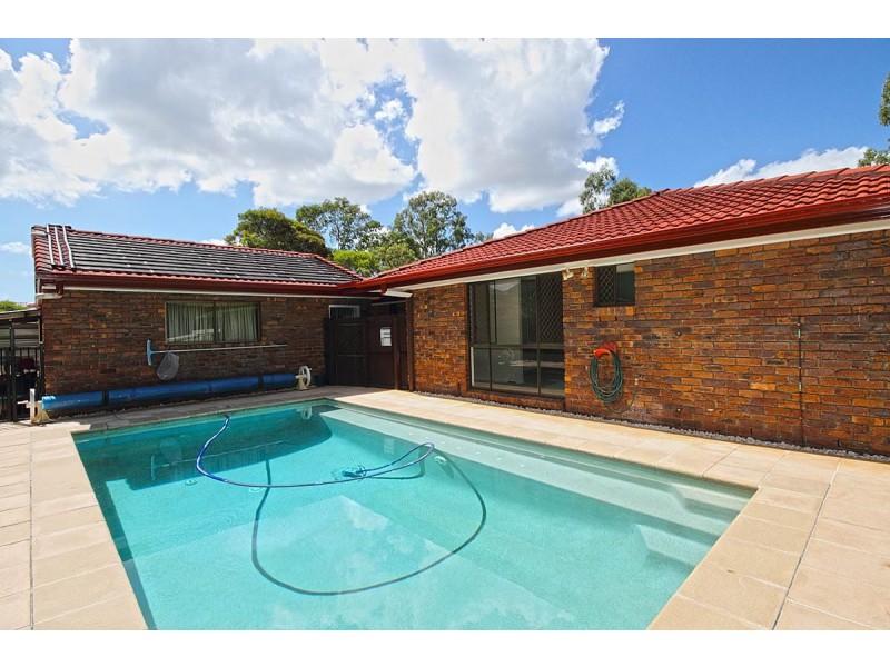 405 Winstanley Street, Carindale QLD 4152