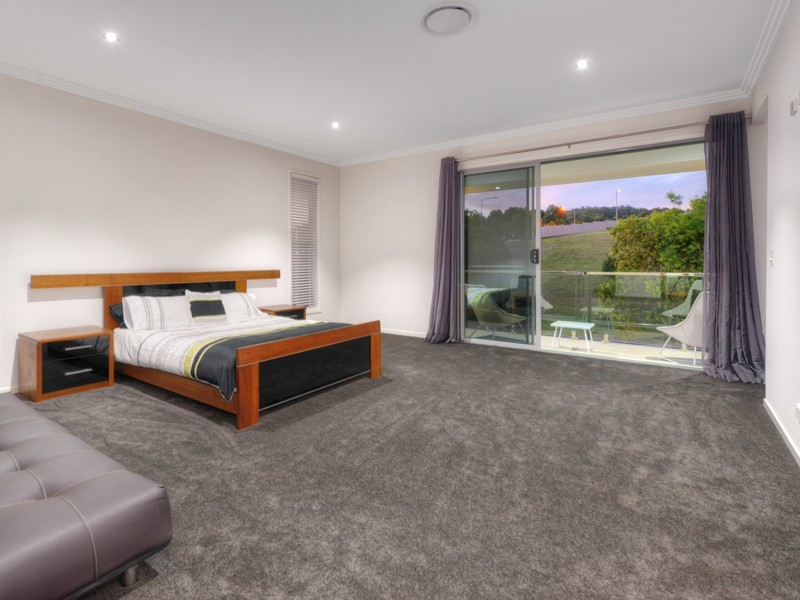 3 Birkenhead Place, Carindale QLD 4152