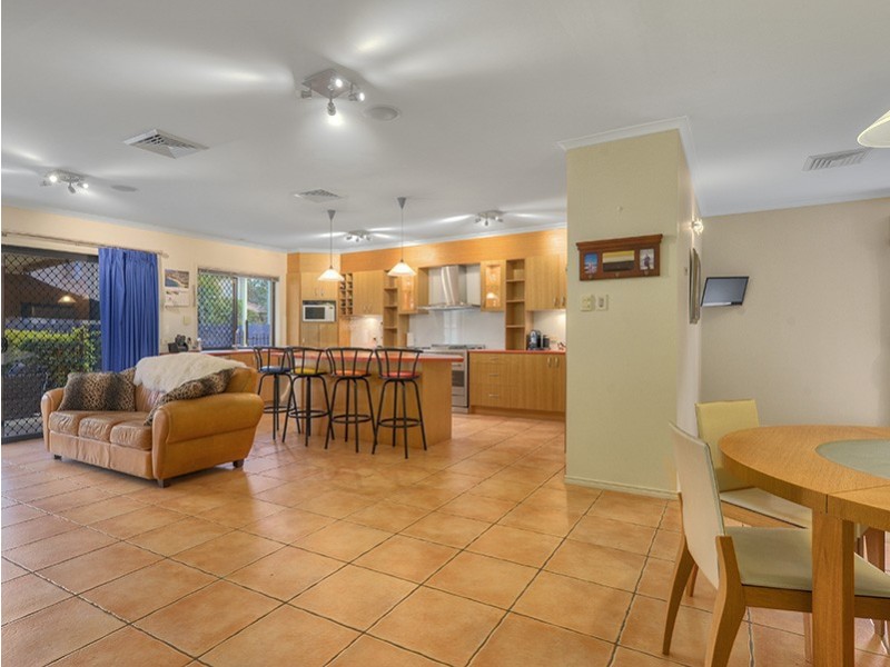24 Bentley Court, Mansfield QLD 4122