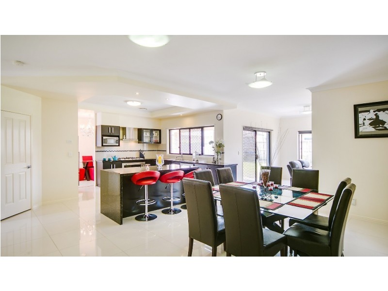 7 Alexander Close, Mackenzie QLD 4156