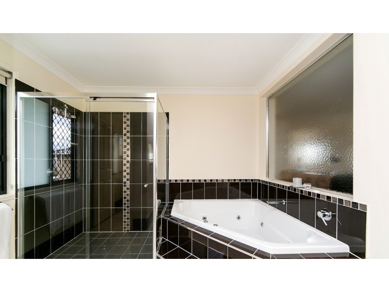 7 Alexander Close, Mackenzie QLD 4156
