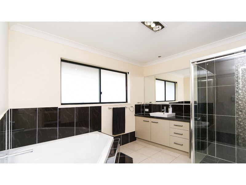 7 Alexander Close, Mackenzie QLD 4156