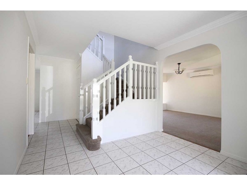 9 Engelmann Close, Carindale QLD 4152