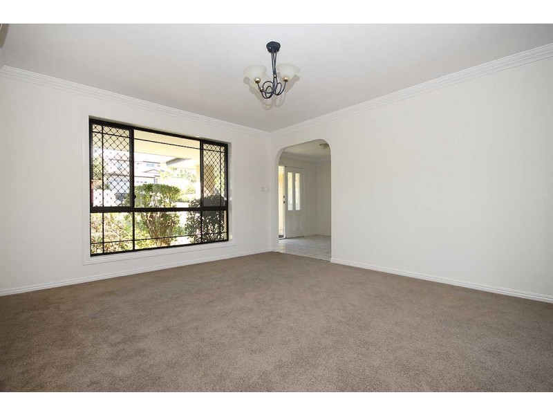 9 Engelmann Close, Carindale QLD 4152