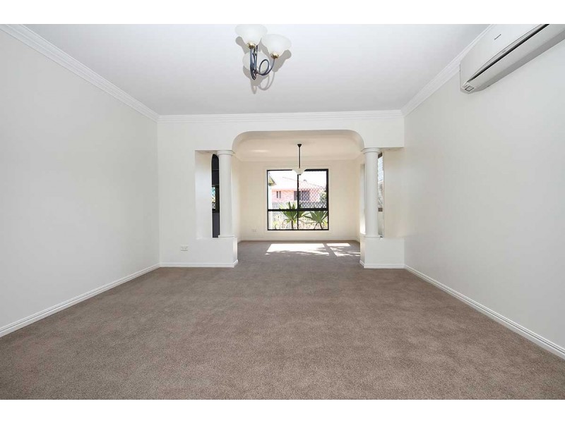 9 Engelmann Close, Carindale QLD 4152