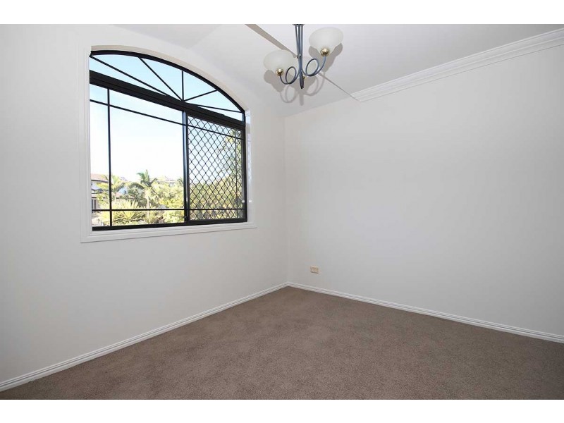 9 Engelmann Close, Carindale QLD 4152