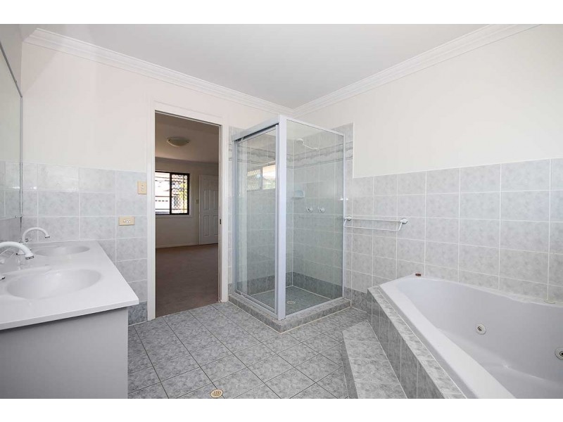 9 Engelmann Close, Carindale QLD 4152